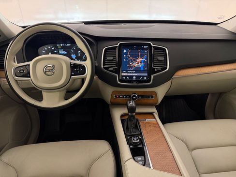 Used 2022 Volvo XC90 T5 Momentum w/ Advanced Package AWD/4WD image 16