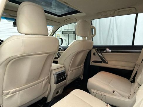 Used 2023 Lexus GX 460 Premium w/ Accessory Package AWD/4WD image 19