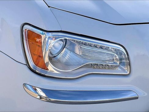 Used 2013 Chrysler 300 C image 27