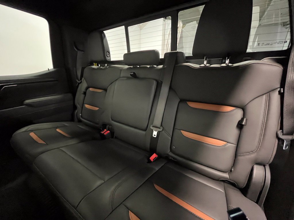 Used 2025 GMC Sierra 1500 AT4 w/ AT4 Premium Package AWD/4WD image 14