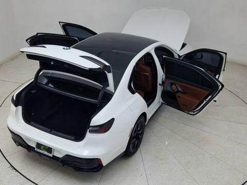 Used 2023 BMW 740i w/ Executive Package image 92