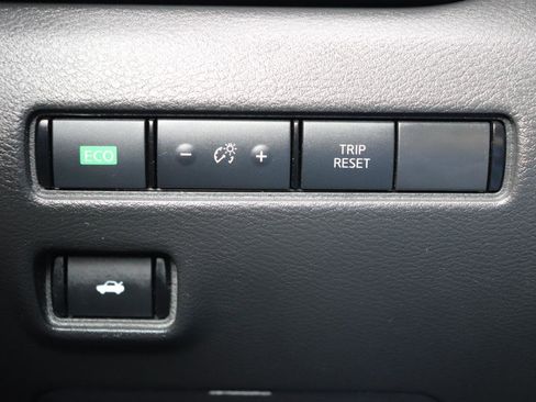 Used 2024 Nissan Sentra SV FWD image 38