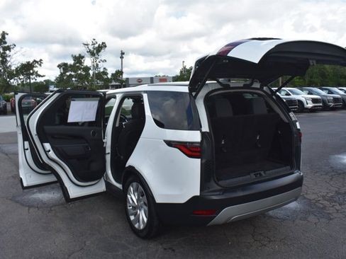Used 2024 Land Rover Discovery S AWD/4WD image 18
