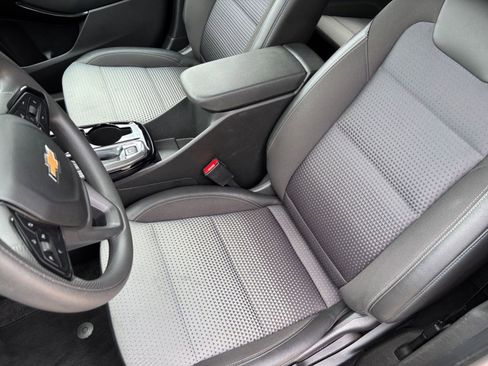 Used 2025 Chevrolet Trax LT image 36