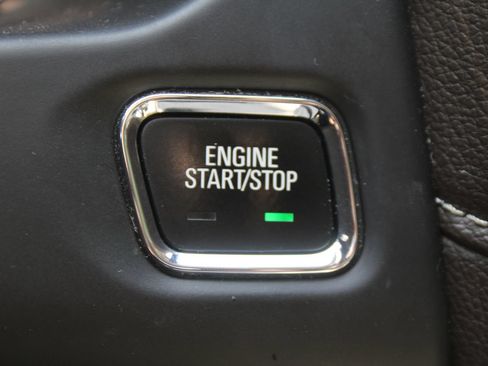 Used 2019 GMC Acadia Denali w/ Technology Package FWD image 39