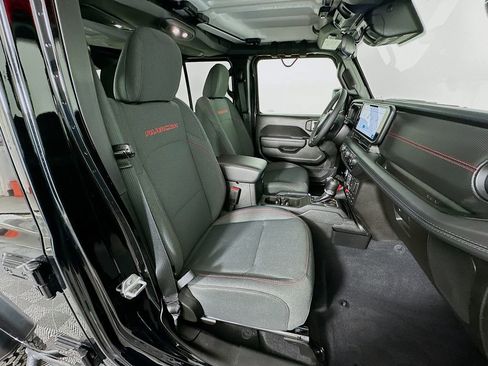 Used 2025 Jeep Wrangler Unlimited Rubicon w/ Convenience Group AWD/4WD image 27