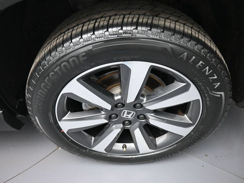 Used 2024 Honda Pilot Touring image 15