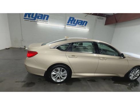 Used 2018 Honda Accord LX image 9