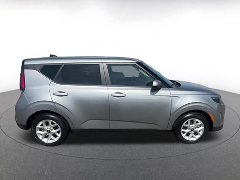 Used 2025 Kia Soul LX w/ LX Technology Package image 16
