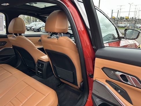 Used 2021 BMW 330e xDrive 330e xDrive w/ M Sport Package image 13