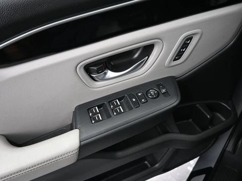 Certified 2025 Honda Pilot Touring image 21