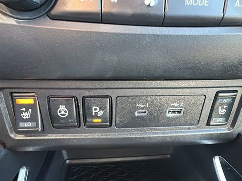 Used 2022 Nissan Frontier SV image 22