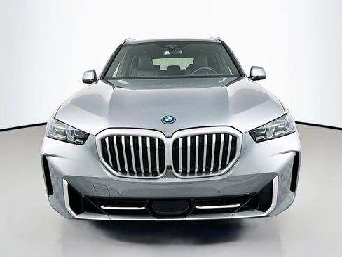 Used 2025 BMW X5 xDrive50e image 2