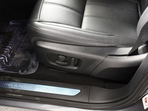 Certified 2025 Land Rover Range Rover Evoque Dynamic SE image 16