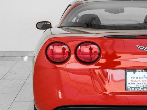 Used 2007 Chevrolet Corvette Coupe w/ Performance Package RWD image 36