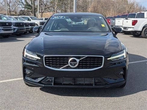 Used 2019 Volvo S60 T5 R-Design image 8