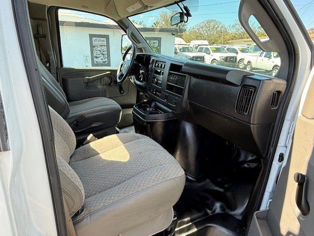 Used 2019 Chevrolet Express 3500 RWD image 17
