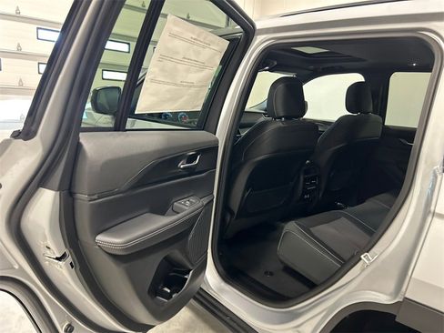 New 2025 Jeep Grand Cherokee 4WD image 30