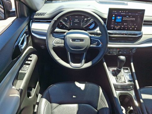 Used 2025 Jeep Compass Limited AWD/4WD image 12
