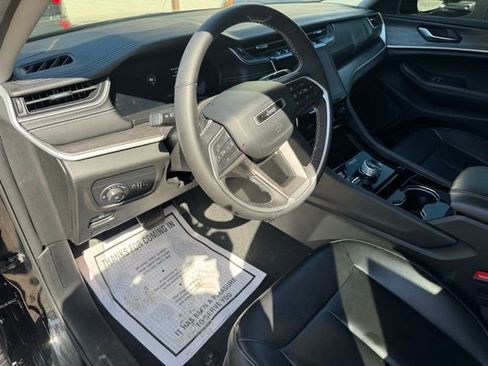 Certified 2023 Jeep Grand Cherokee Limited AWD/4WD image 13