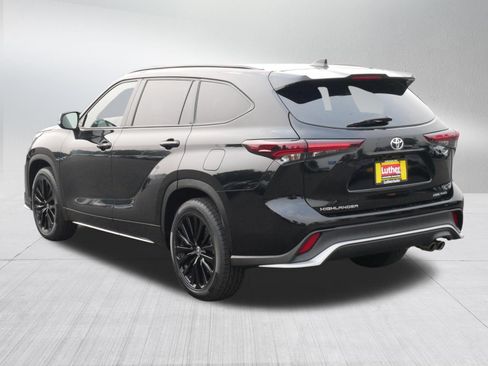 Used 2025 Toyota Highlander XSE AWD/4WD image 5