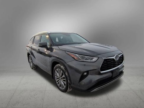 Used 2023 Toyota Highlander Platinum image 8