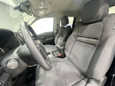 Used 2023 Nissan Frontier SV image 11