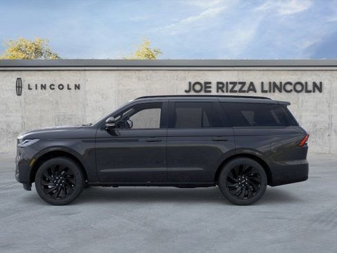 New 2025 Lincoln Navigator Reserve w/ Jet Appearance Package AWD/4WD image 3