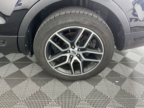Used 2019 Ford Explorer Sport w/ Equipment Group 401A AWD/4WD image 18