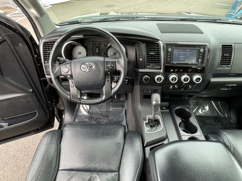 Used 2018 Toyota Sequoia TRD Sport AWD/4WD image 12