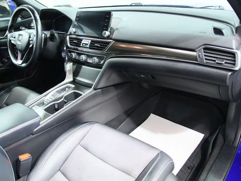 Used 2018 Honda Accord Sport image 18