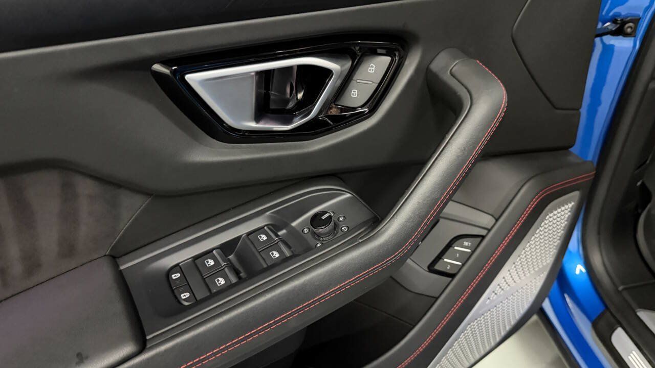 Used 2021 Lamborghini Urus AWD/4WD image 39