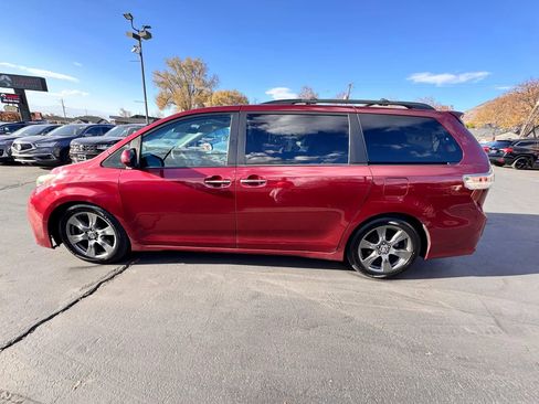 Used 2018 Toyota Sienna SE Premium image 7