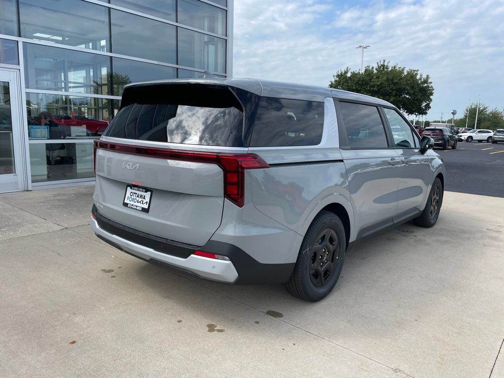 New 2027 Kia Carnival FWD image 5