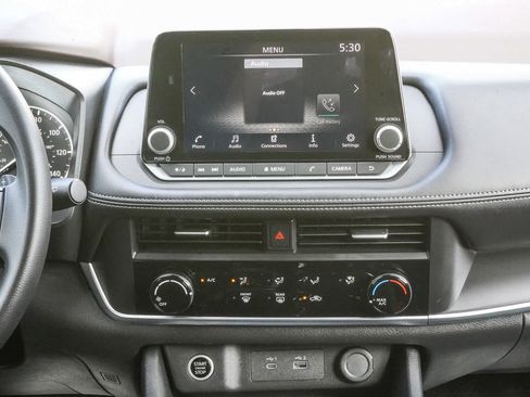 Used 2023 Nissan Rogue S FWD image 11