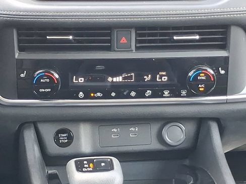 Certified 2024 Nissan Rogue SV w/ SV Premium Package FWD image 4