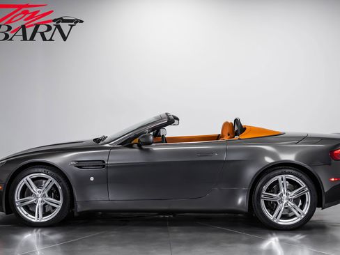 Used 2009 Aston Martin V8 Vantage Roadster RWD image 2