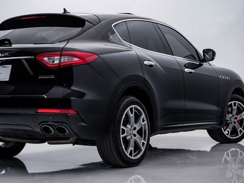 Used 2018 Maserati Levante image 9