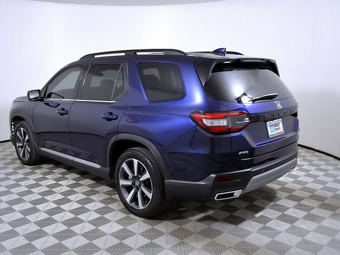 Used 2025 Honda Pilot Touring image 10