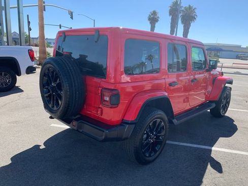 Used 2025 Jeep Wrangler Unlimited Sahara AWD/4WD image 7