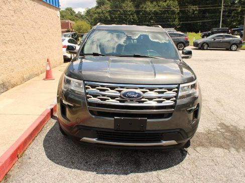 Used 2018 Ford Explorer XLT w/ Equipment Group 202A AWD/4WD image 2