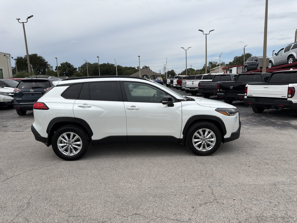 Used 2025 Toyota Corolla Cross LE FWD image 3