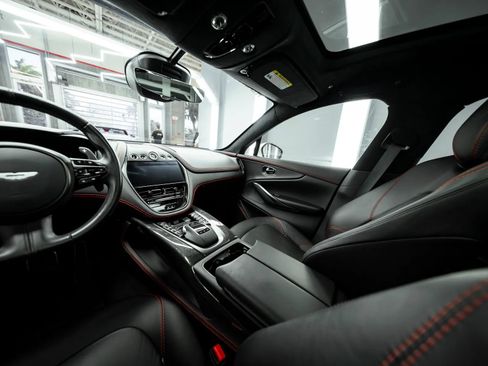 Used 2021 Aston Martin DBX AWD/4WD image 27