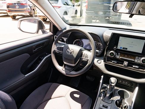 Used 2023 Toyota Highlander L image 9