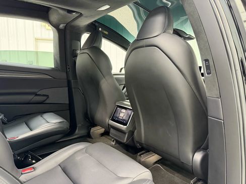 Used 2023 Tesla Model X image 18