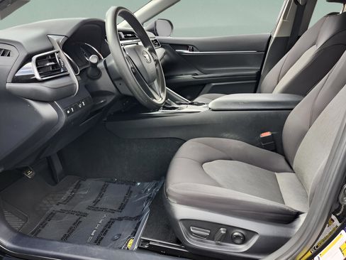 Used 2020 Toyota Camry LE image 9