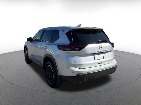 Used 2025 Nissan Rogue SV image 11
