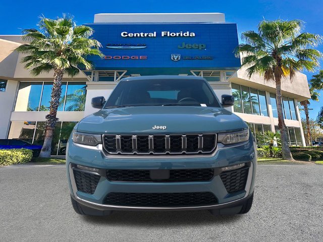 New 2027 Jeep Grand Cherokee Limited RWD image 3