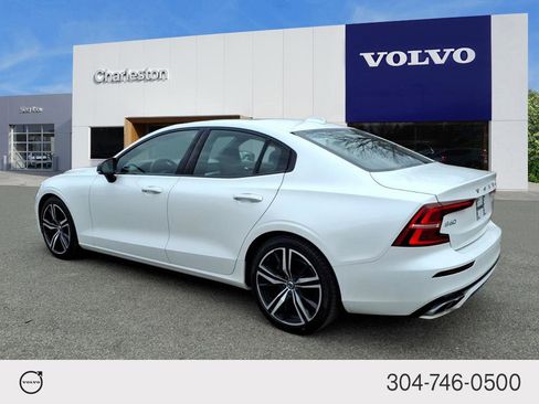 Certified 2022 Volvo S60 B5 R-Design image 5