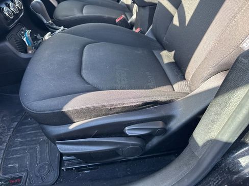 Used 2017 Jeep Renegade Latitude image 7